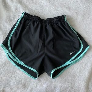 Nike women’s tempo athletic shorts